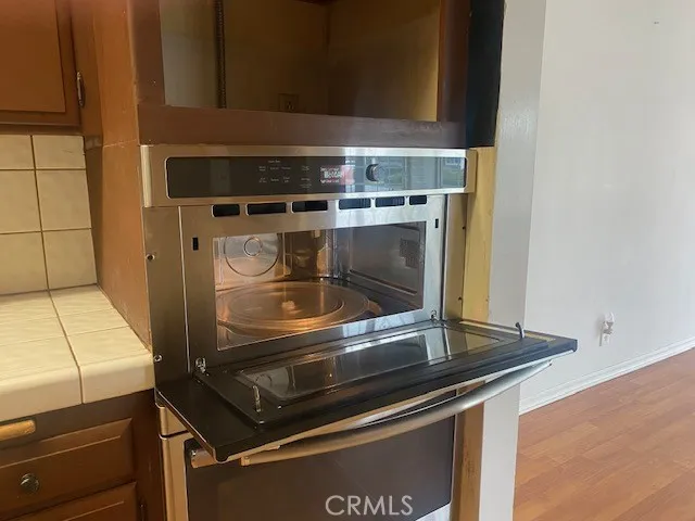 Kitchen oven