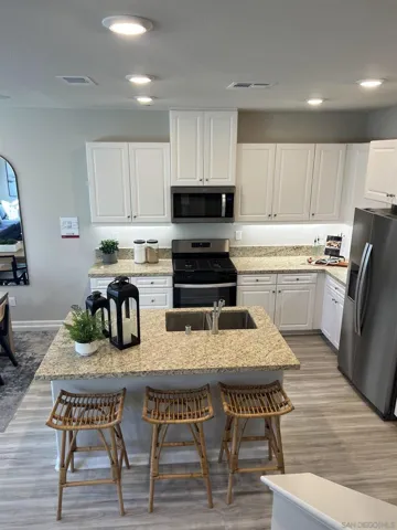 1016 Logan Ln, Vista, California 92081