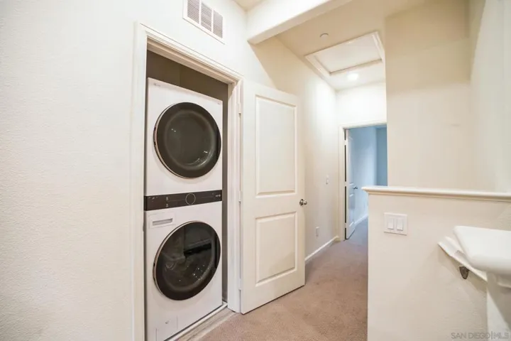 1016 Logan Ln, Vista, California 92081