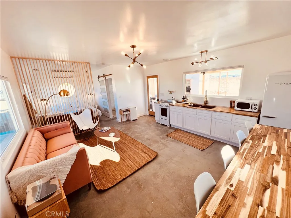 60654 Mitch Lane, Landers, California 92285 home-pic-10