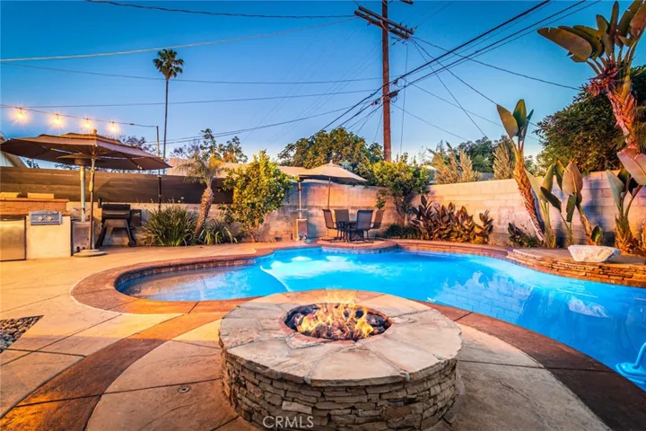 Built in fire pit.