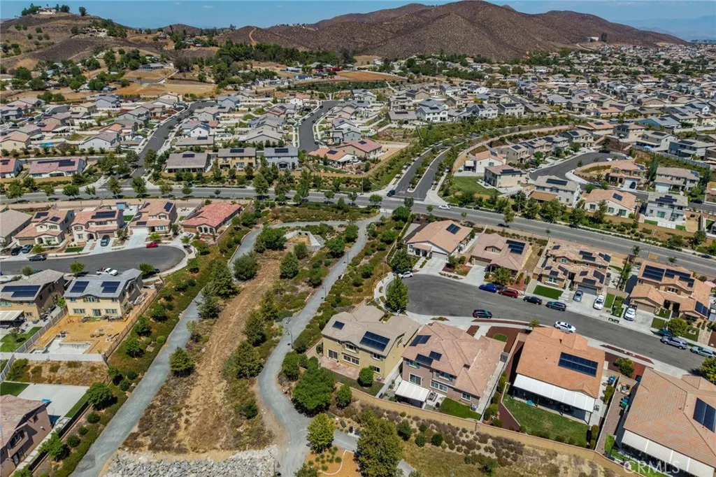 29665 Gypsy Canyon Circle, Menifee, California 92584 home-pic-48