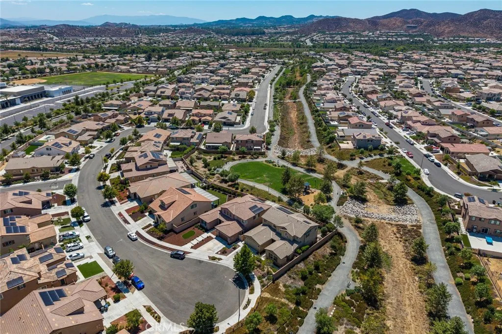 29665 Gypsy Canyon Circle, Menifee, California 92584 home-pic-52