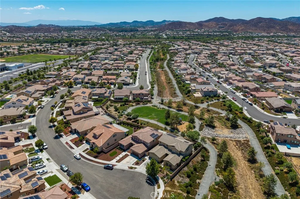 29665 Gypsy Canyon Circle, Menifee, California 92584 home-pic-53