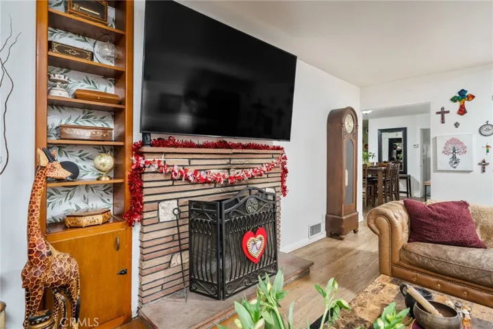 664 W J Street, Ontario, California 91762