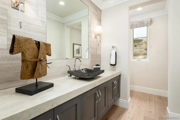 14830 Encendido, San Diego, California 92127
