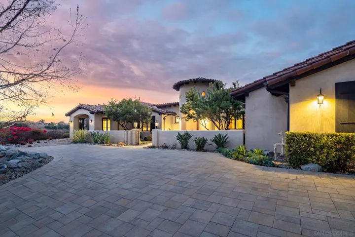 14830 Encendido, San Diego, California 92127