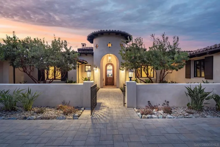 14830 Encendido, San Diego, California 92127
