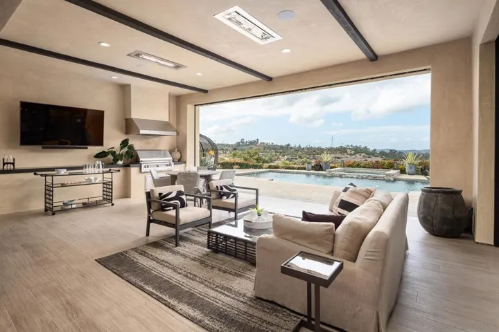 14830 Encendido, San Diego, California 92127
