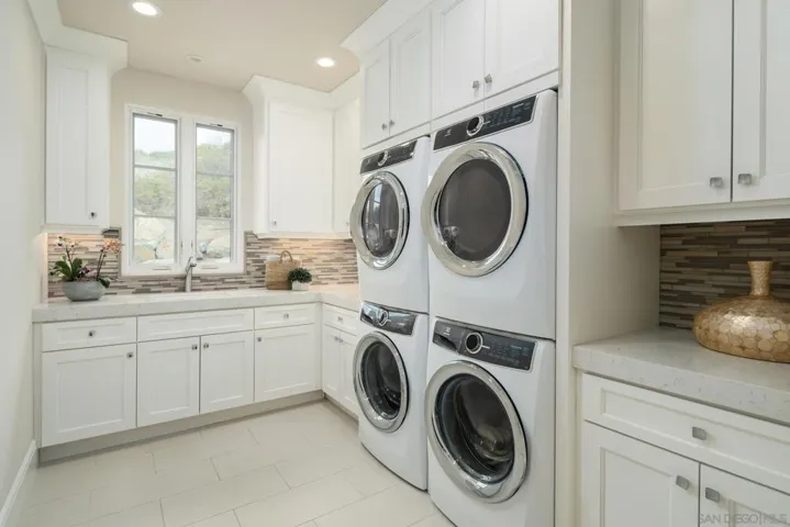 14830 Encendido, San Diego, California 92127