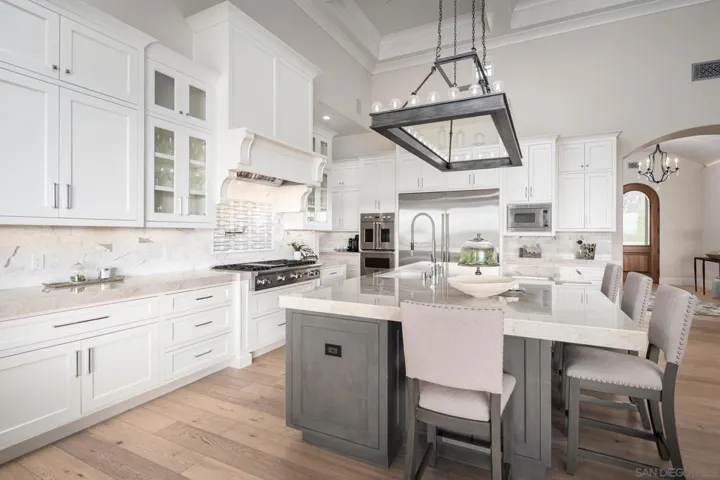 14830 Encendido, San Diego, California 92127