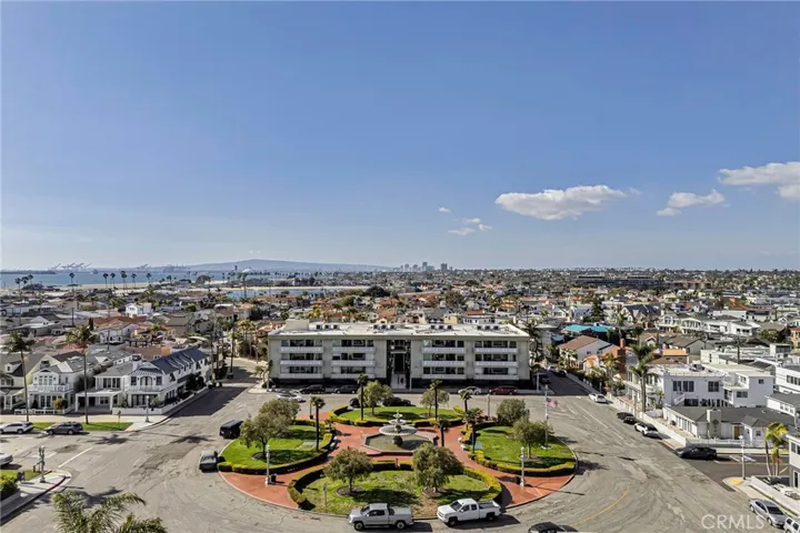 Iconic Naples Island Community