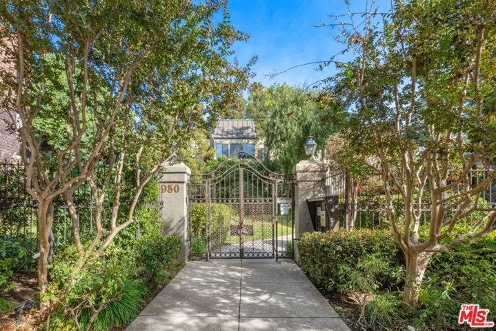 950 N Kings Road 225, West Hollywood, California 90069