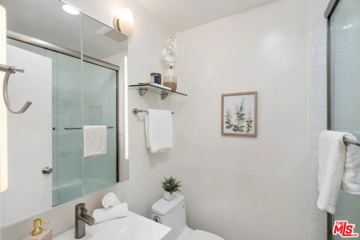950 N Kings Road 225, West Hollywood, California 90069