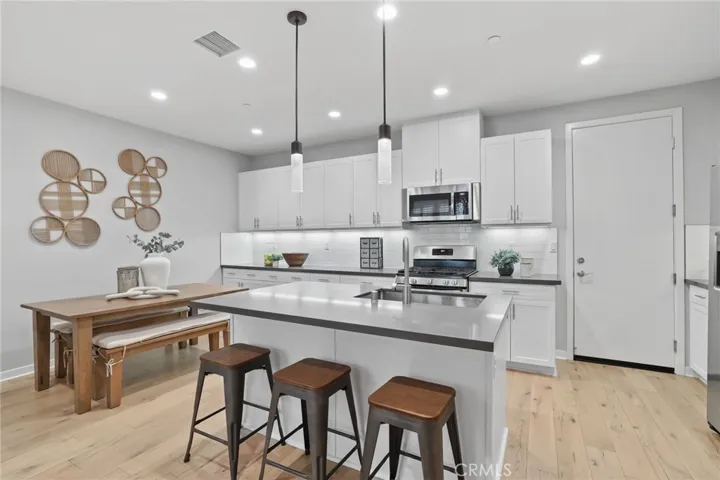 39 Savannah, Lake Forest, California 92630
