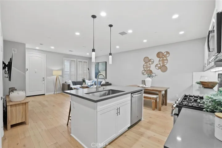 39 Savannah, Lake Forest, California 92630