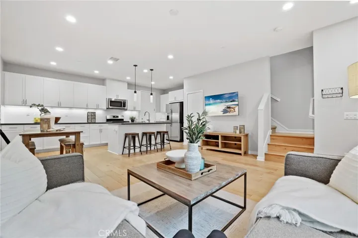 39 Savannah, Lake Forest, California 92630