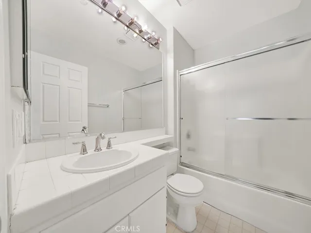 En suite bathroom