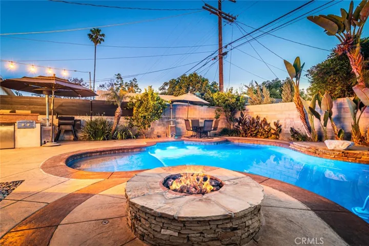 Built in fire pit.