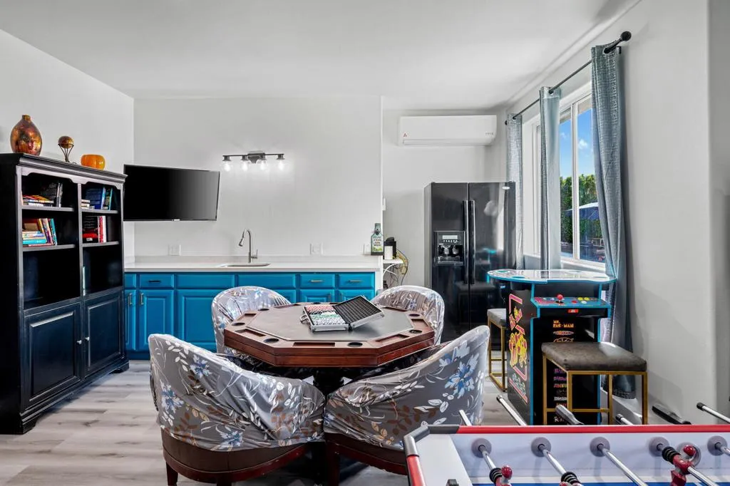 2932 N Sunrise Way, Palm Springs, California 92262 home-pic-37