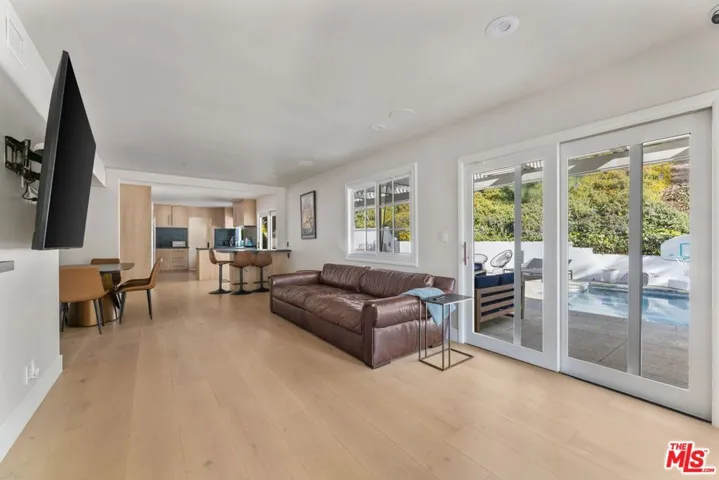 11442 Dona Cecilia Drive, Studio City, California 91604