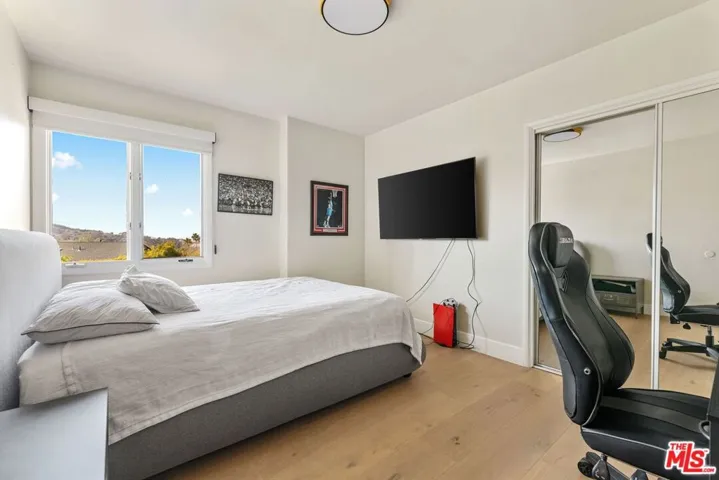 11442 Dona Cecilia Drive, Studio City, California 91604