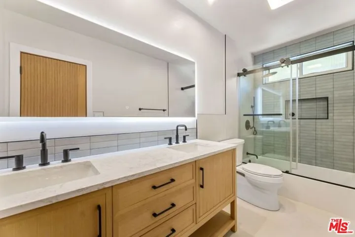 11442 Dona Cecilia Drive, Studio City, California 91604