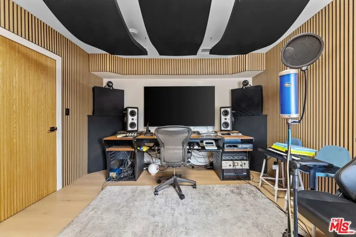 11442 Dona Cecilia Drive, Studio City, California 91604