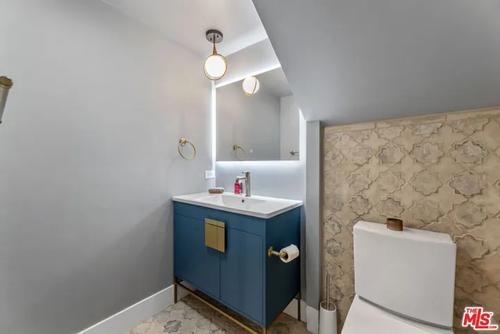 11442 Dona Cecilia Drive, Studio City, California 91604