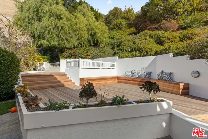 11442 Dona Cecilia Drive, Studio City, California 91604