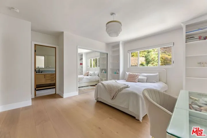 11442 Dona Cecilia Drive, Studio City, California 91604