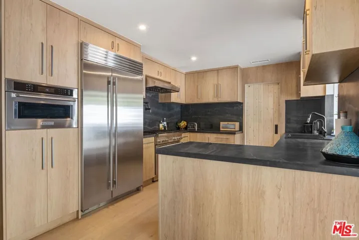 11442 Dona Cecilia Drive, Studio City, California 91604