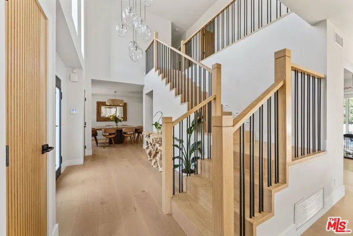 11442 Dona Cecilia Drive, Studio City, California 91604