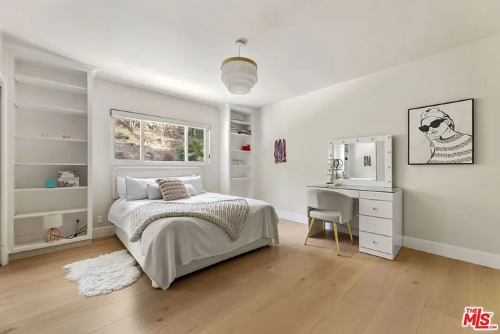 11442 Dona Cecilia Drive, Studio City, California 91604