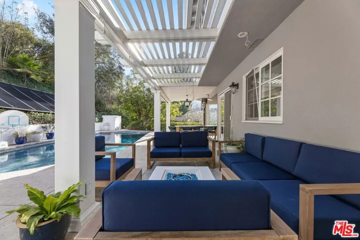 11442 Dona Cecilia Drive, Studio City, California 91604