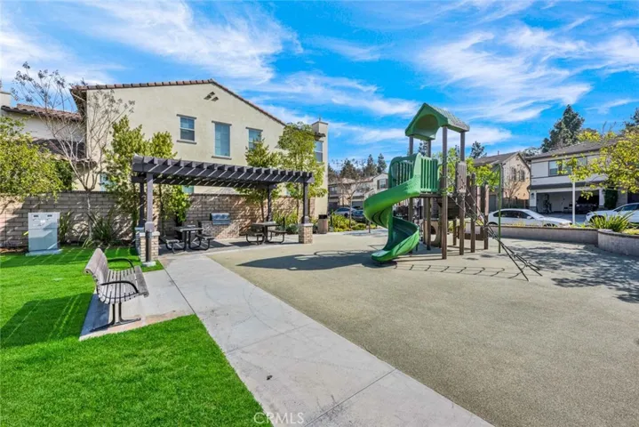 2009 Picasso, Santa Ana, California 92704
