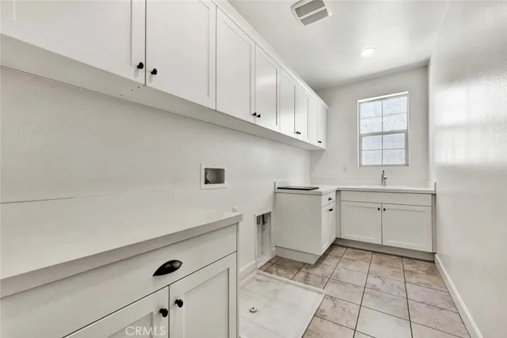 2009 Picasso, Santa Ana, California 92704