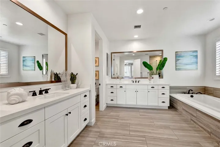 2009 Picasso, Santa Ana, California 92704
