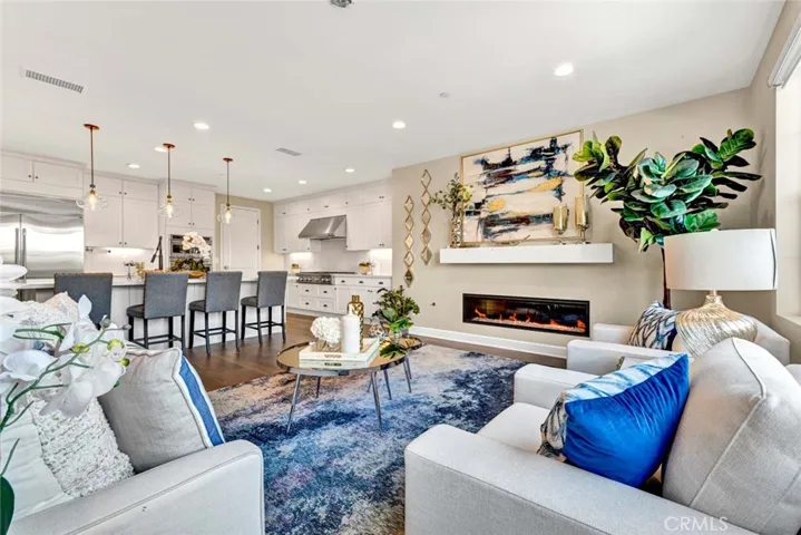2009 Picasso, Santa Ana, California 92704