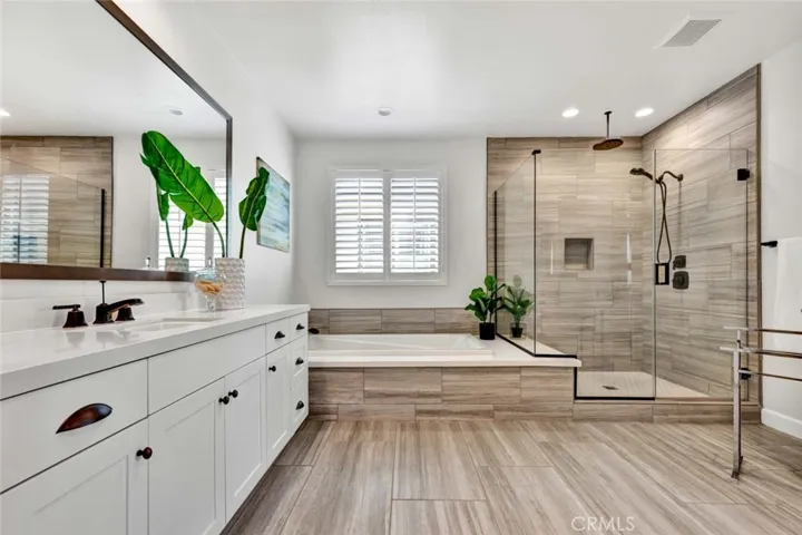 2009 Picasso, Santa Ana, California 92704
