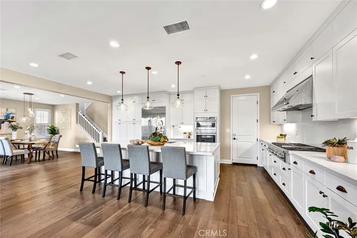 2009 Picasso, Santa Ana, California 92704
