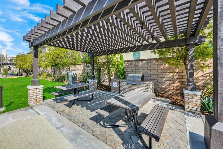 2009 Picasso, Santa Ana, California 92704