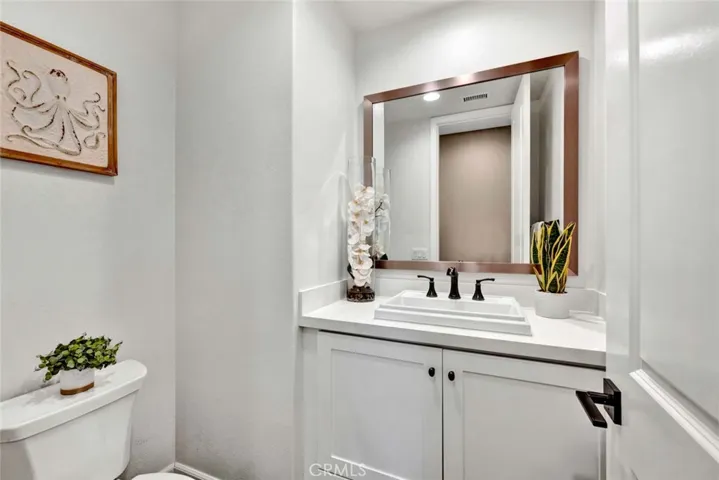 2009 Picasso, Santa Ana, California 92704