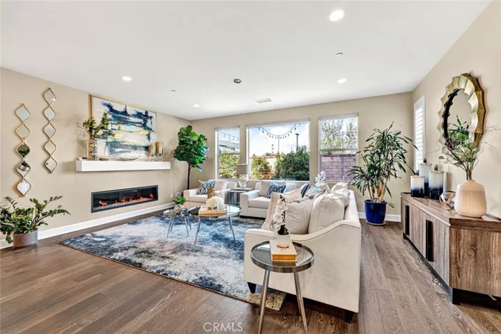 2009 Picasso, Santa Ana, California 92704