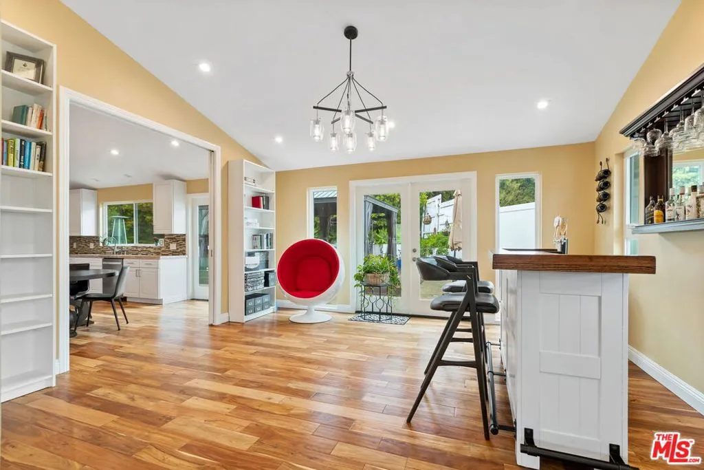 436 Levering Avenue, Los Angeles, California 90024 home-pic-16