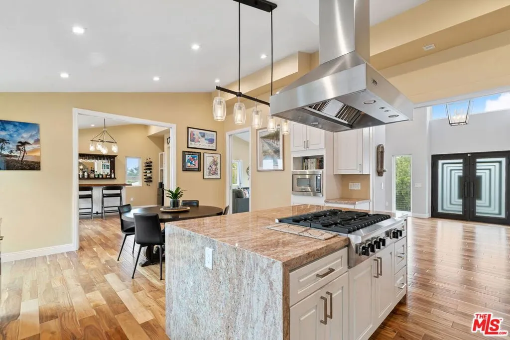 436 Levering Avenue, Los Angeles, California 90024 home-pic-22