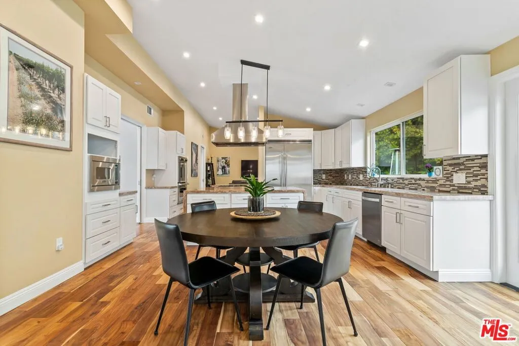436 Levering Avenue, Los Angeles, California 90024 home-pic-20