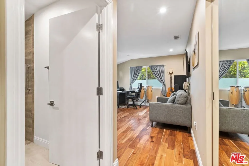 436 Levering Avenue, Los Angeles, California 90024 home-pic-40