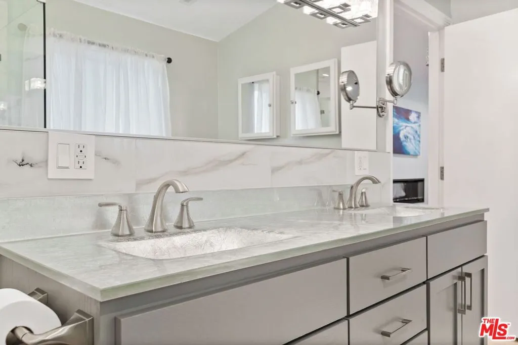 436 Levering Avenue, Los Angeles, California 90024 home-pic-38