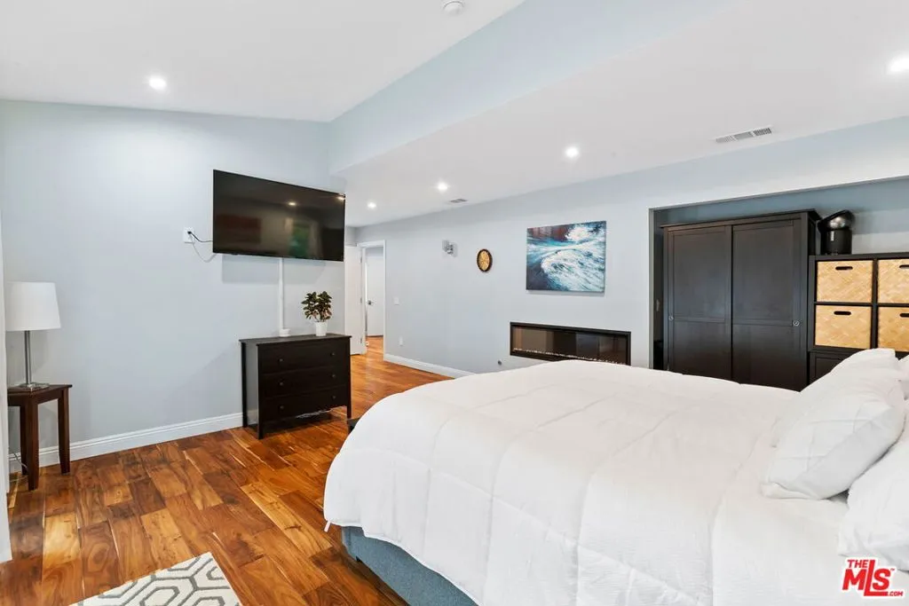 436 Levering Avenue, Los Angeles, California 90024 home-pic-33